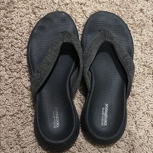 Skechers Black Cushioned Foam Flip Flops